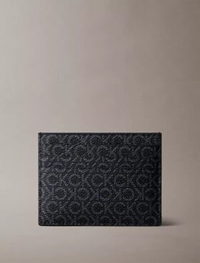 Etui na karty z monogramem o fakturze kamiennej