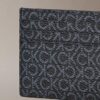 Etui na karty z monogramem o fakturze kamiennej Etui na karty z monogramem o fakturze kamiennej