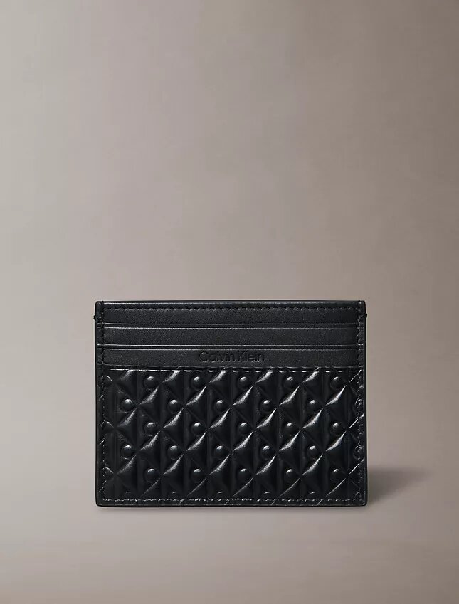 Etui na karty z wytłoczonym monogramem na całej powierzchni Etui na karty z wytłoczonym monogramem na całej powierzchni