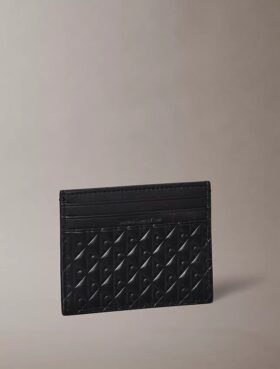 Etui na karty z wytłoczonym monogramem na całej powierzchni