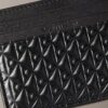 Etui na karty z wytłoczonym monogramem na całej powierzchni Etui na karty z wytłoczonym monogramem na całej powierzchni