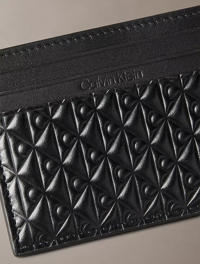 Etui na karty z wytłoczonym monogramem na całej powierzchni Etui na karty z wytłoczonym monogramem na całej powierzchni