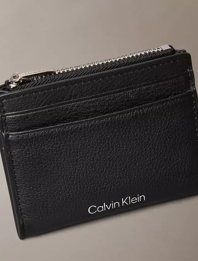 Etui na karty ze skóry o fakturze „pebble grain” Etui na karty ze skóry o fakturze „pebble grain”