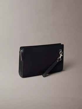 Etui z wypukłym logo