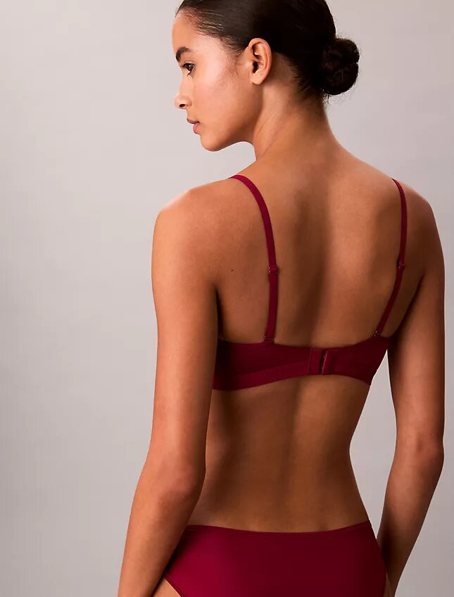 Form to Body, lekko wyściełany biustonosz typu Bralette w kształcie trójkąta Form to Body, lekko wyściełany biustonosz typu Bralette w kształcie trójkąta