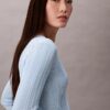 Gładki sweter z prążkowanym wzorem Gładki sweter z prążkowanym wzorem