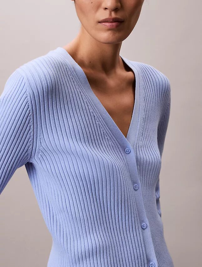 Gładki sweter z prążkowanym wzorem Gładki sweter z prążkowanym wzorem