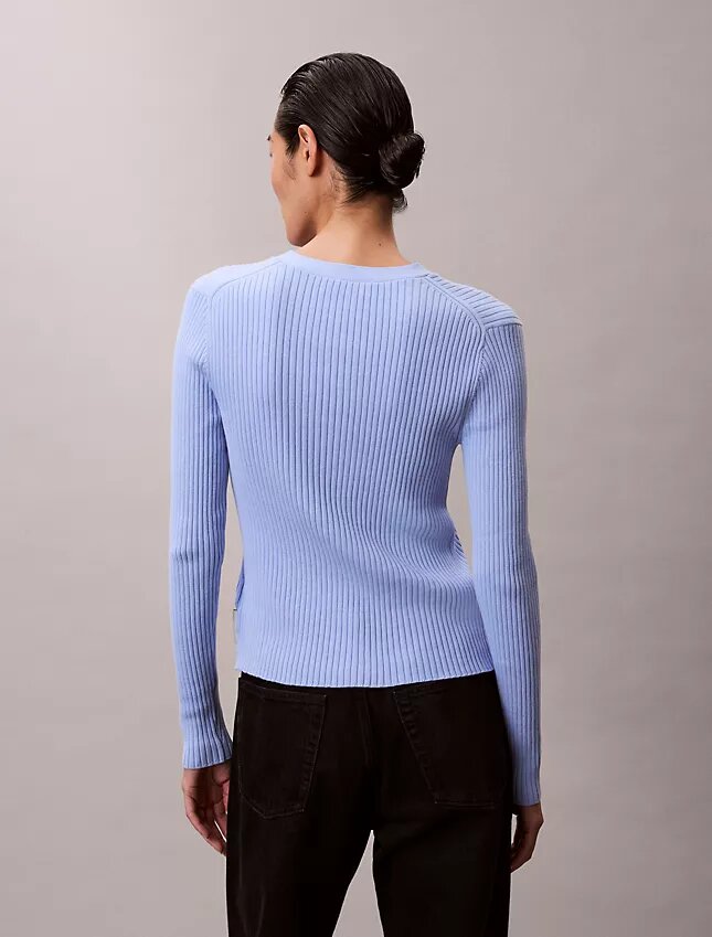 Gładki sweter z prążkowanym wzorem Gładki sweter z prążkowanym wzorem