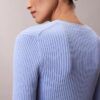 Gładki sweter z prążkowanym wzorem Gładki sweter z prążkowanym wzorem