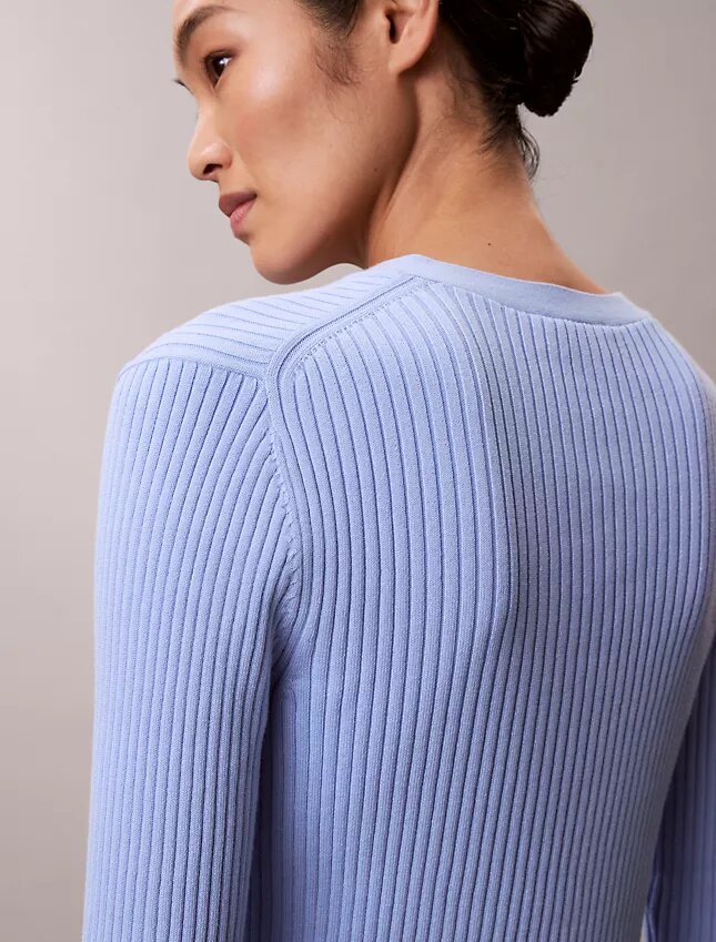 Gładki sweter z prążkowanym wzorem Gładki sweter z prążkowanym wzorem