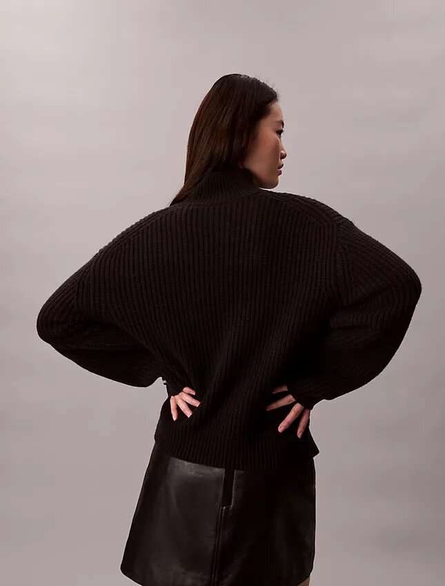 Gruby sweter z golfem o luźnym kroju Gruby sweter z golfem o luźnym kroju