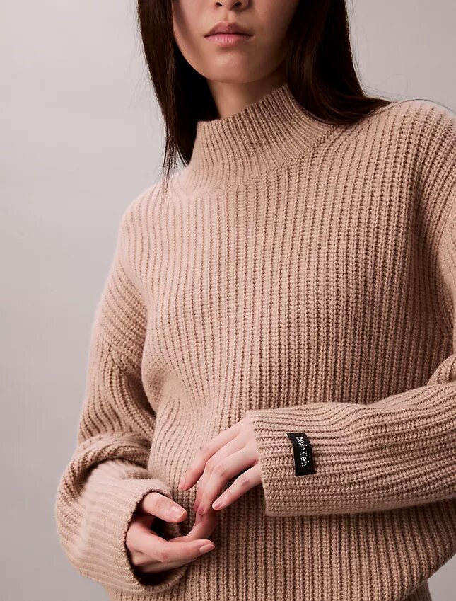 Gruby sweter z golfem o luźnym kroju Gruby sweter z golfem o luźnym kroju