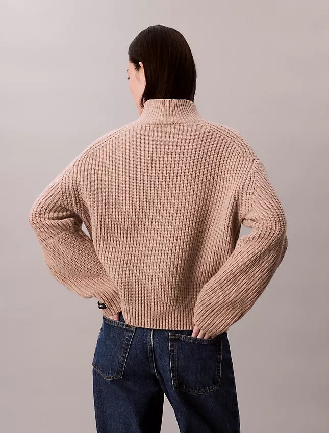 Gruby sweter z golfem o luźnym kroju Gruby sweter z golfem o luźnym kroju