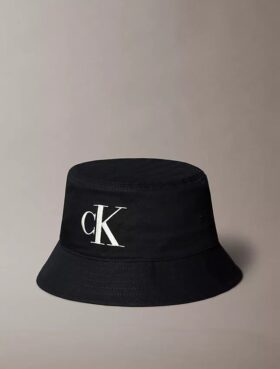 Haftowana czapka typu bucket z Monogramem Haftowana czapka typu bucket z Monogramem