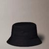 Haftowana czapka typu bucket z Monogramem Haftowana czapka typu bucket z Monogramem