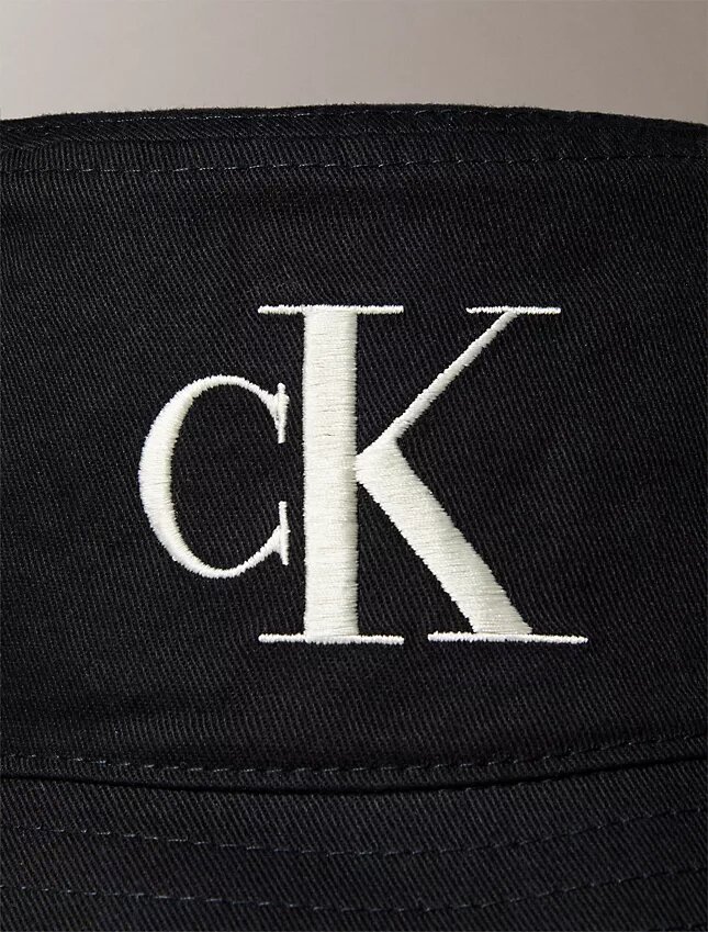 Haftowana czapka typu bucket z Monogramem Haftowana czapka typu bucket z Monogramem
