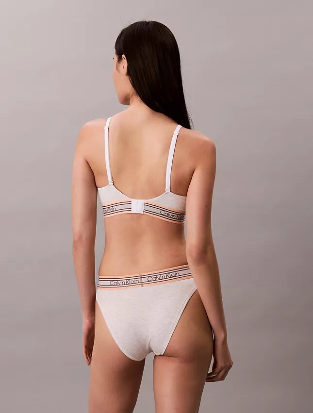 Ikoniczny bawełniano-Modalny biustonosz typu Bralette w paski, lekko podszyty, w kształcie trójkąta Ikoniczny bawełniano-Modalny biustonosz typu Bralette w paski, lekko podszyty, w kształcie trójkąta