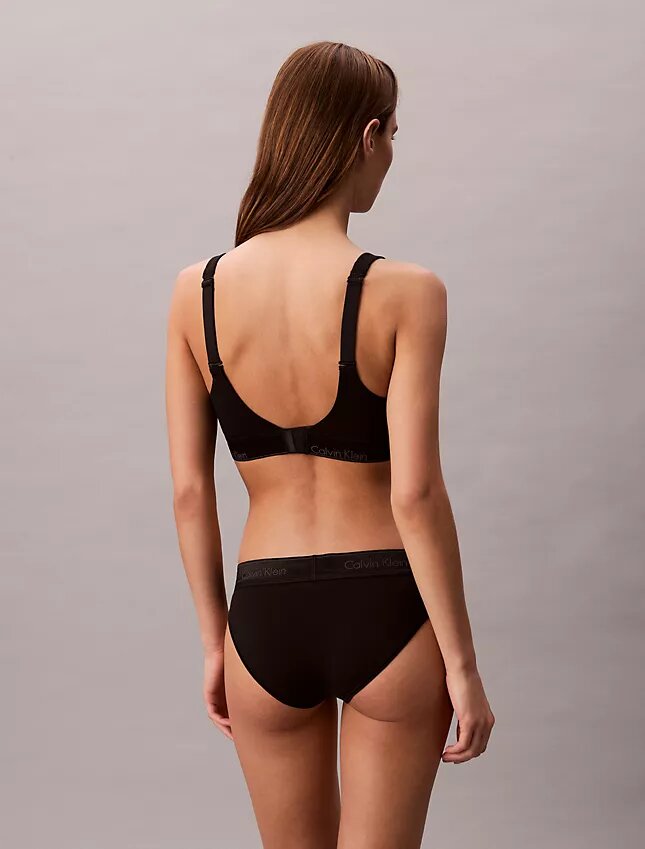 Ikoniczny bawełniano-Modalny biustonosz typu Bralette z metalicznym wykończeniem Ikoniczny bawełniano-Modalny biustonosz typu Bralette z metalicznym wykończeniem