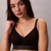 Ikoniczny bawełniano-Modalny biustonosz typu Bralette z metalicznym wykończeniem i lekką podszewką Ikoniczny bawełniano-Modalny biustonosz typu Bralette z metalicznym wykończeniem i lekką podszewką