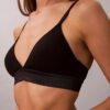 Ikoniczny bawełniano-Modalny biustonosz typu Bralette z metalicznym wykończeniem i lekką podszewką Ikoniczny bawełniano-Modalny biustonosz typu Bralette z metalicznym wykończeniem i lekką podszewką