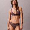 Ikoniczny bawełniano-Modalny biustonosz typu Bralette z metalicznym wykończeniem i lekką podszewką Ikoniczny bawełniano-Modalny biustonosz typu Bralette z metalicznym wykończeniem i lekką podszewką