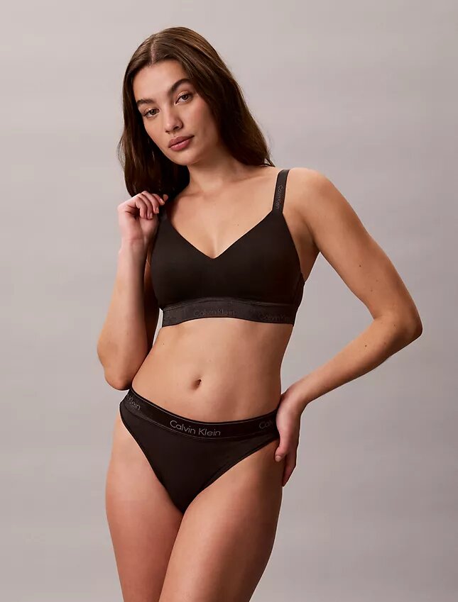 Ikoniczny bawełniano-Modalny biustonosz typu Bralette z metalicznym wykończeniem i lekką podszewką Ikoniczny bawełniano-Modalny biustonosz typu Bralette z metalicznym wykończeniem i lekką podszewką