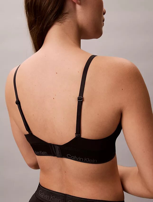 Ikoniczny bawełniano-Modalny biustonosz typu Bralette z metalicznym wykończeniem i lekką podszewką Ikoniczny bawełniano-Modalny biustonosz typu Bralette z metalicznym wykończeniem i lekką podszewką