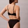 Ikoniczny bawełniano-Modalny biustonosz typu Bralette z metalicznym wykończeniem i lekką podszewką Ikoniczny bawełniano-Modalny biustonosz typu Bralette z metalicznym wykończeniem i lekką podszewką