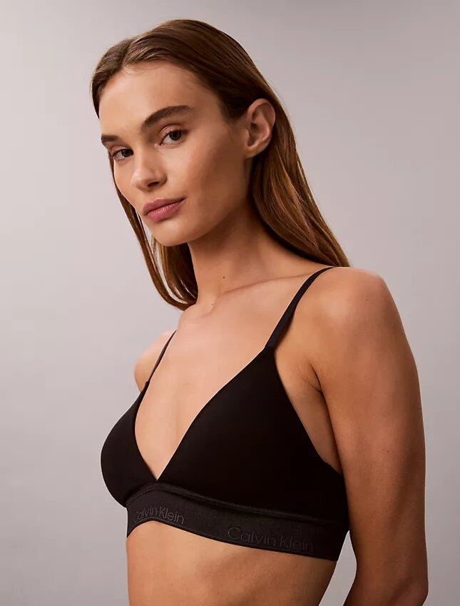 Ikoniczny bawełniano-Modalny biustonosz typu Bralette z metalicznym wykończeniem i lekką podszewką Ikoniczny bawełniano-Modalny biustonosz typu Bralette z metalicznym wykończeniem i lekką podszewką
