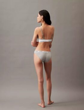 Ikoniczny bawełniano-Modalowy, lekko podszyty Bralette trójkątny Ikoniczny bawełniano-Modalowy, lekko podszyty Bralette trójkątny