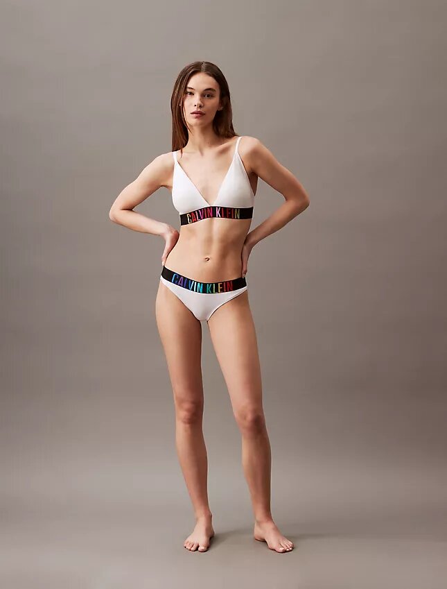 Intense Power Pride Lekko wyściełana Bralette trójkątna Intense Power Pride Lekko wyściełana Bralette trójkątna