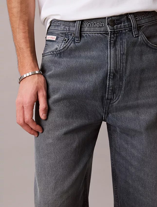 Jeansy typu baggy Jeansy typu baggy