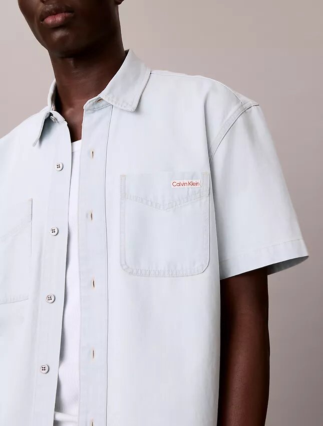 Klasyczna koszula Denim z krótkim rękawem i guzikami Klasyczna koszula Denim z krótkim rękawem i guzikami