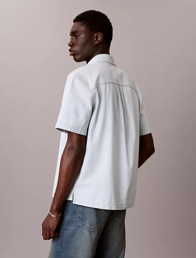 Klasyczna koszula Denim z krótkim rękawem i guzikami Klasyczna koszula Denim z krótkim rękawem i guzikami
