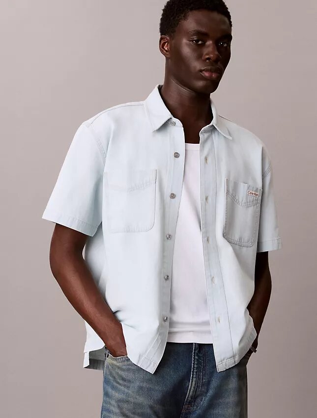Klasyczna koszula Denim z krótkim rękawem i guzikami Klasyczna koszula Denim z krótkim rękawem i guzikami