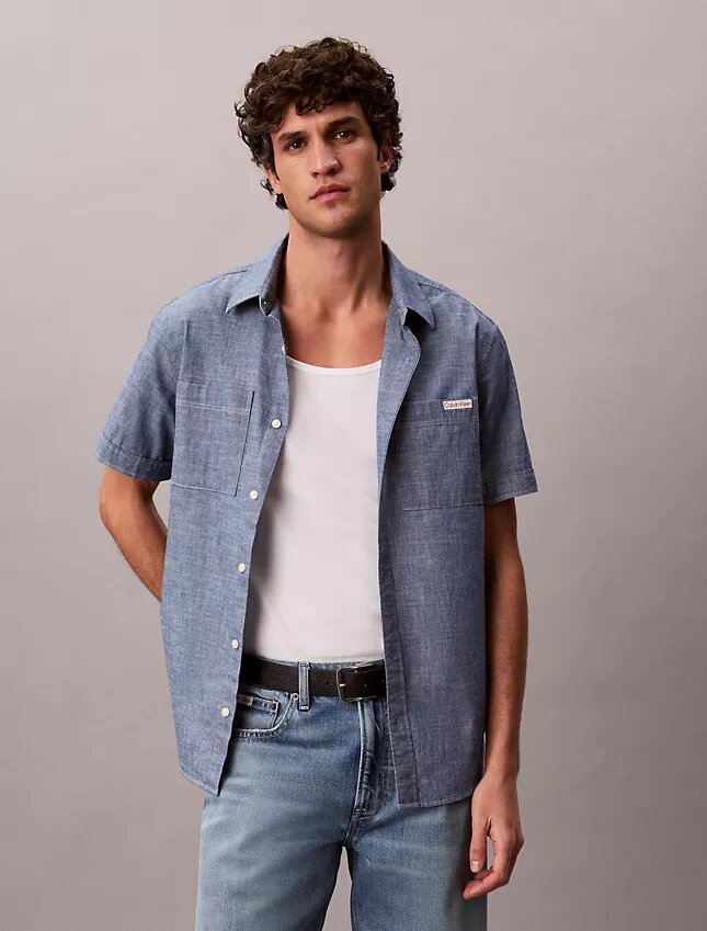 Klasyczna koszula z guzikami z tkaniny chambray Klasyczna koszula z guzikami z tkaniny chambray