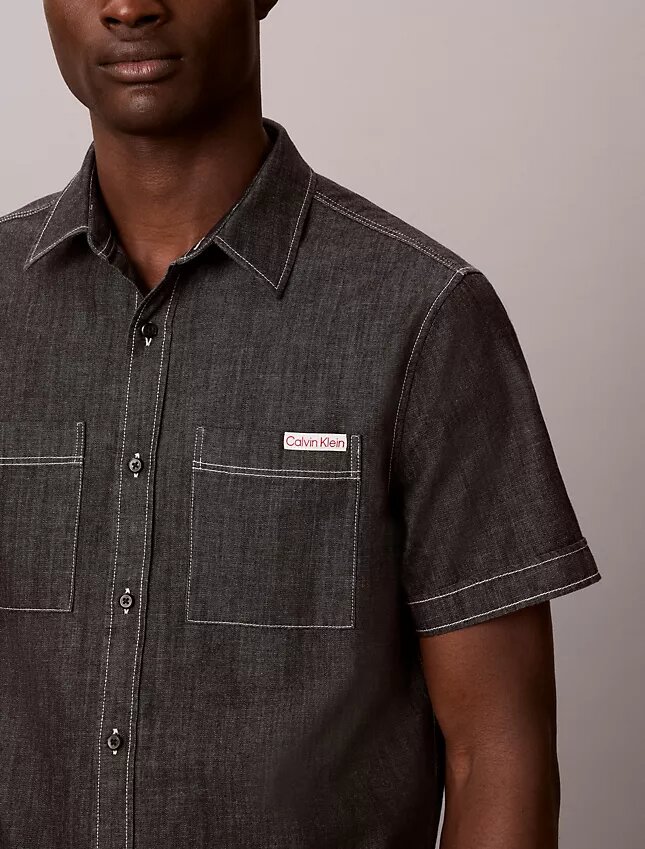Klasyczna koszula z guzikami z tkaniny chambray Klasyczna koszula z guzikami z tkaniny chambray