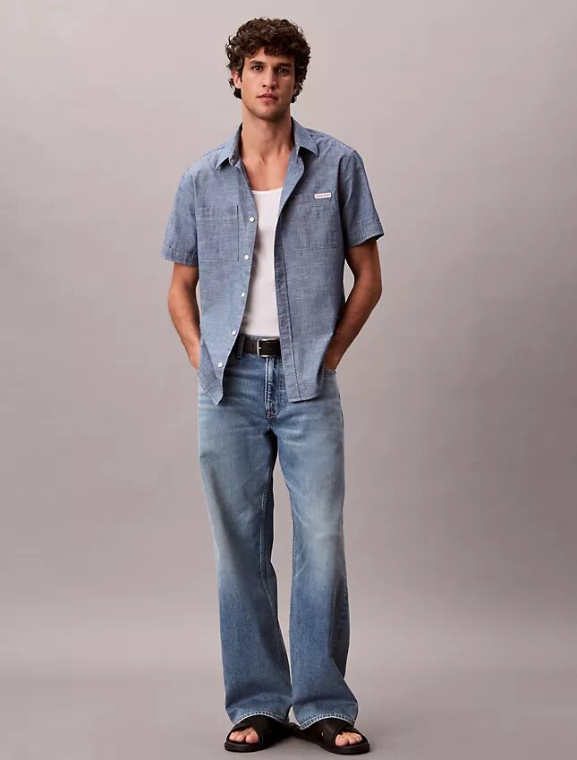 Klasyczna koszula z guzikami z tkaniny chambray Klasyczna koszula z guzikami z tkaniny chambray