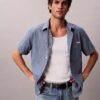 Klasyczna koszula z guzikami z tkaniny chambray Klasyczna koszula z guzikami z tkaniny chambray