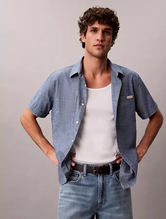 Klasyczna koszula z guzikami z tkaniny chambray Klasyczna koszula z guzikami z tkaniny chambray