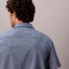 Klasyczna koszula z guzikami z tkaniny chambray Klasyczna koszula z guzikami z tkaniny chambray