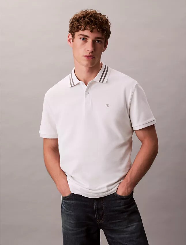 Klasyczna koszulka polo z monogramem i pikowanym wykończeniem Klasyczna koszulka polo z monogramem i pikowanym wykończeniem