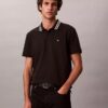 Klasyczna koszulka polo z monogramem i pikowanym wykończeniem Klasyczna koszulka polo z monogramem i pikowanym wykończeniem