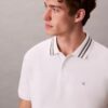 Klasyczna koszulka polo z monogramem i pikowanym wykończeniem Klasyczna koszulka polo z monogramem i pikowanym wykończeniem