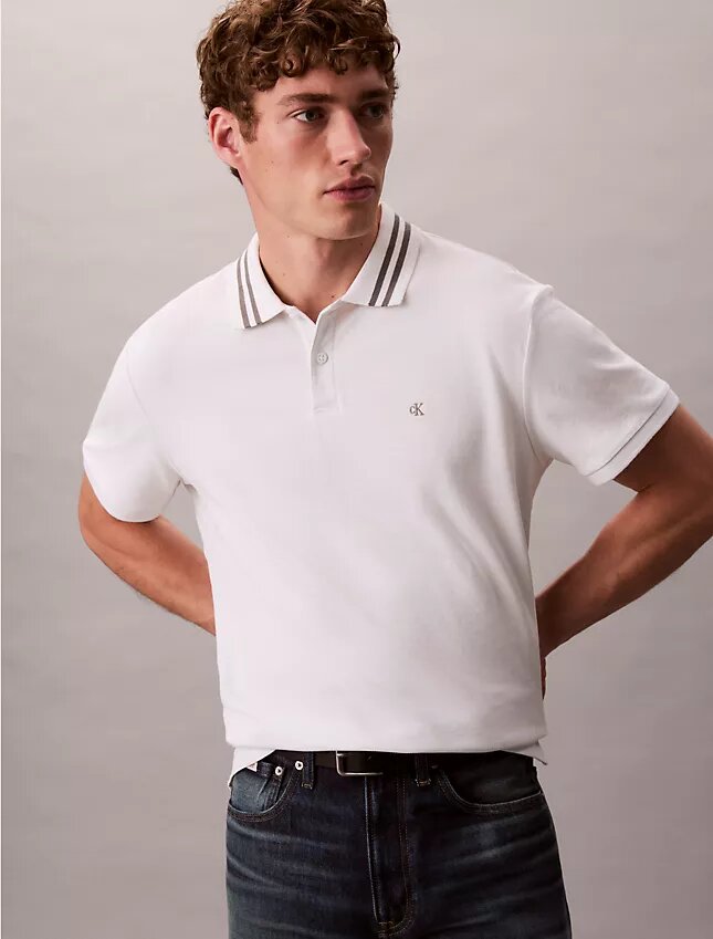 Klasyczna koszulka polo z monogramem i pikowanym wykończeniem Klasyczna koszulka polo z monogramem i pikowanym wykończeniem