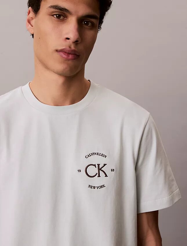 Klasyczna koszulka z okrągłym nadrukiem logo Klasyczna koszulka z okrągłym nadrukiem logo