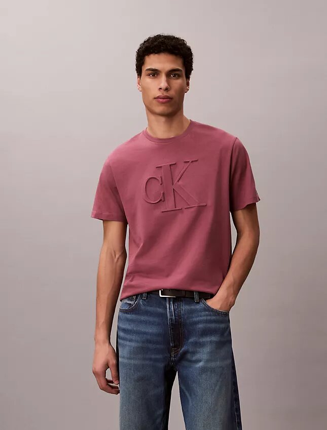 Klasyczna koszulka z wytłoczonym Monogramem Klasyczna koszulka z wytłoczonym Monogramem