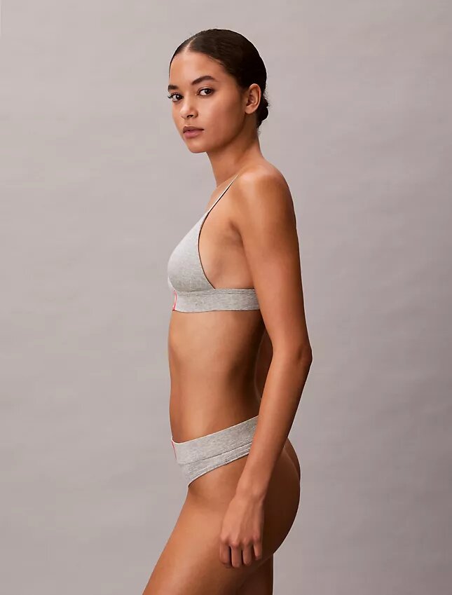Klasyczny, lekko wyściełany Bralette trójkątny z Cotton Stretch Klasyczny, lekko wyściełany Bralette trójkątny z Cotton Stretch