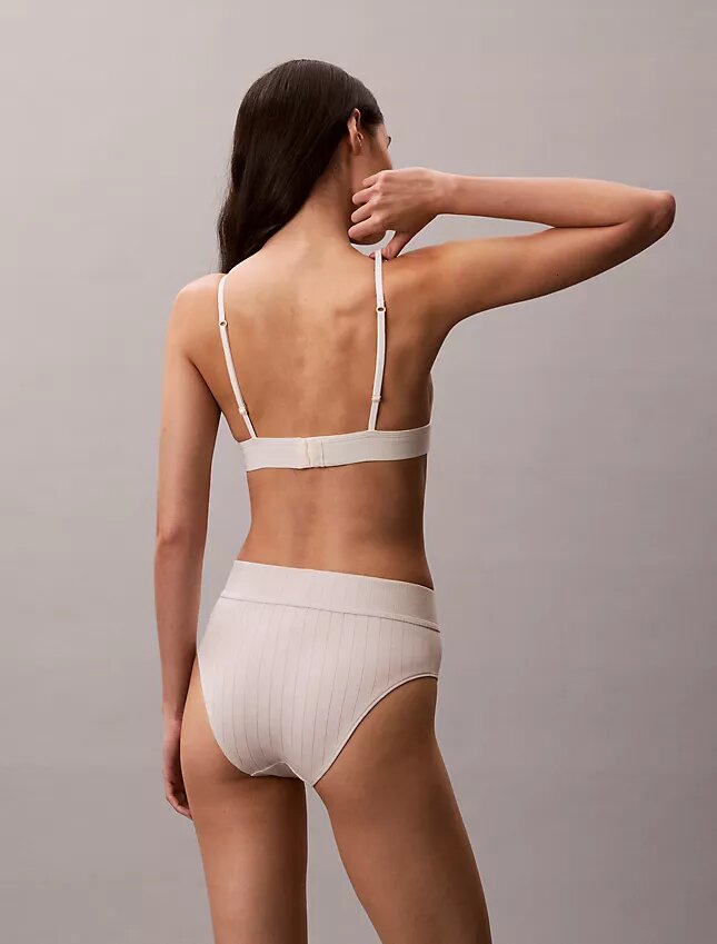 Klasyczny, lekko wyściełany Bralette trójkątny z Cotton Stretch Klasyczny, lekko wyściełany Bralette trójkątny z Cotton Stretch