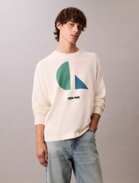 Klasyczny sweter z nadrukiem w stylu color block